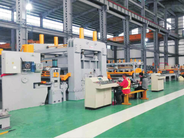 KJH25中(zhong)闆低速(su)數控精(jing)密開卷(juan)整平橫(heng)切生産(chan)線