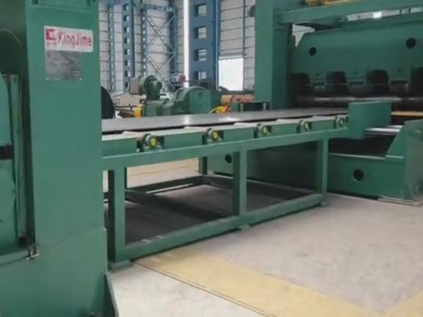 低(di)速厚闆開(kai)卷校平剪(jian)切生産線(xian)出口土耳(er)其