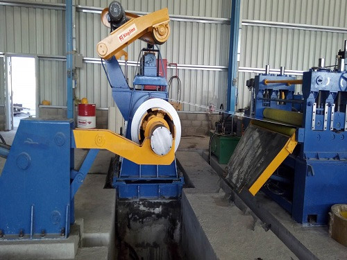 精密分(fen)條生産線(xian)出口到阿(a)曼