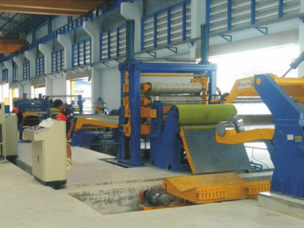 KJS180高(gao)速精密皮(pi)帶張力式(shi)薄闆縱剪(jian)分條生産(chan)線